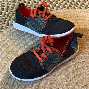 Toms Like new 4Y